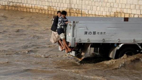 بينهم أطفال..11 قتيلاً في سيول جارفة باليمن