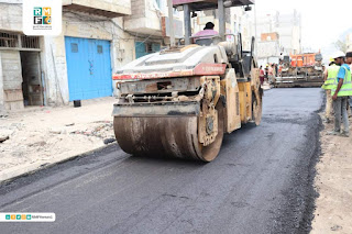 عدن.. أعمال سفلتة يشهدها شارع السواعي بالمعلا