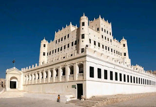 Seiyun Palace – Hadhramaut .. The largest mud brick structures in the world