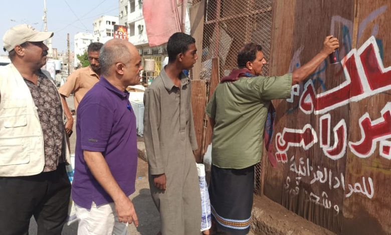 مدير عام المنصورة يوجه بإزالة كافة الأكشاك المستحدثة في الجزر الوسطية بمنطقة عبدالعزيز عبدالولي