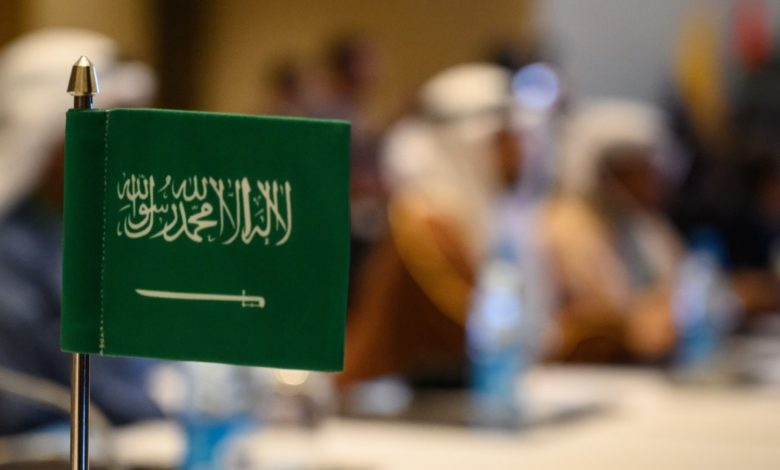 نائب أمريكي يدعو “للانتقام” من السعودية إذا خفضت أوبك انتاجها لدعم أسعار النفط