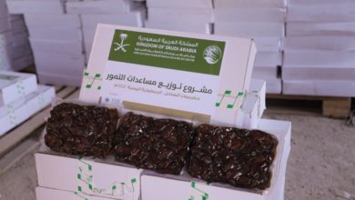 مركز الملك سلمان يدشن مشروع توزيع مساعدات التمور بساحل حضرموت